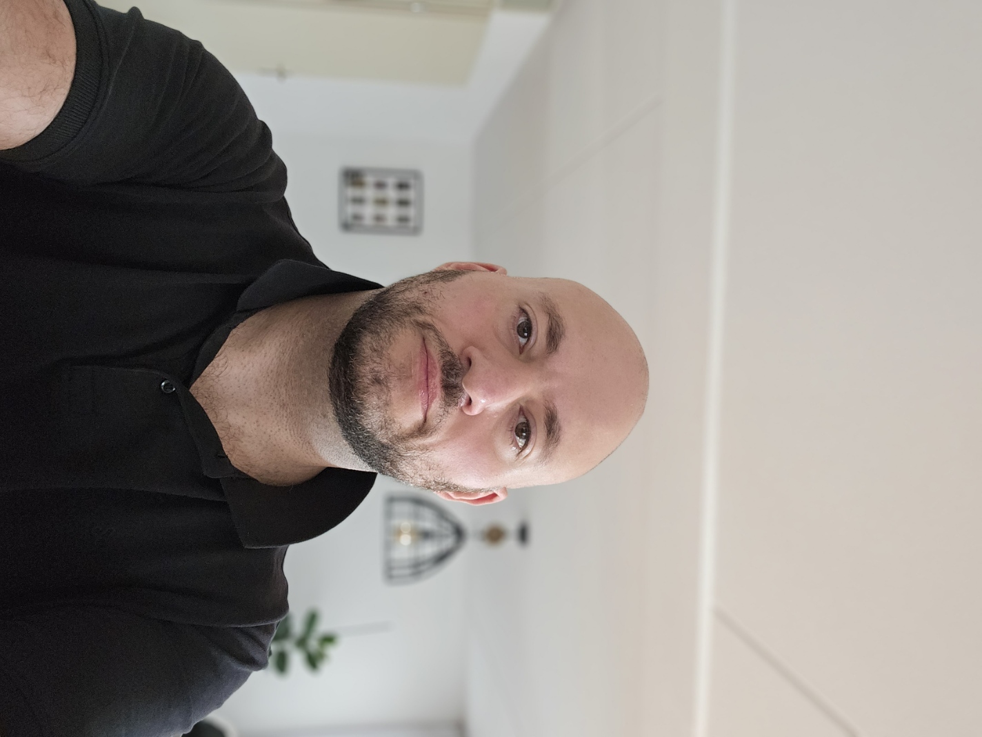 Bronfoto van Mustafa, oprichter van Meyloa, een gewone eigen foto